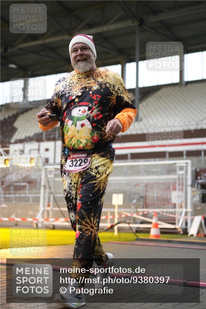 07.12.2025 - St. Pauli X-Mass-Run No. 15 Patografie http://msf.ph/oto/9380397 07.12.2025 10:17:03 Ziel 1620, 1762, 2694, 3229, 3522, 3874, 3987 meine-sportfotos.de