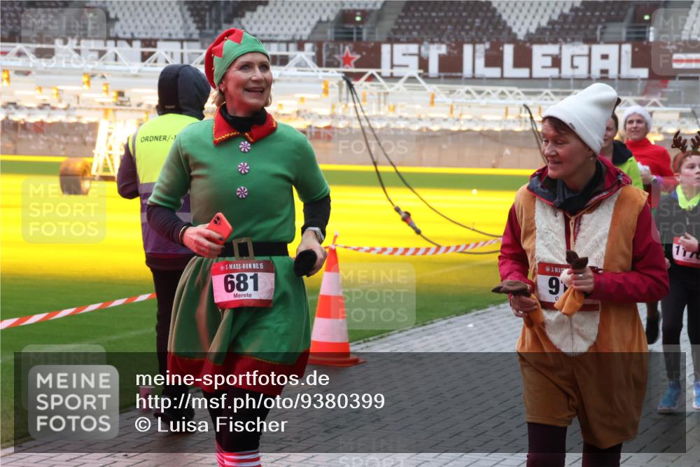 07.12.2025 - St. Pauli X-Mass-Run No. 15 Luisa Fischer http://msf.ph/oto/9380399 07.12.2025 11:13:33 Ziel 1, 15, 681, 9, 17, 22, 47, 494, 681, 683, 684, 919, 1022, 1175, 1178, 1338, 1341, 1420, 1422, 1645, 1646, 1647, 1664, 1703, 2125, 2773, 3167, 4794, 4795, 4796, 4802, 4804 meine-sportfotos.de
