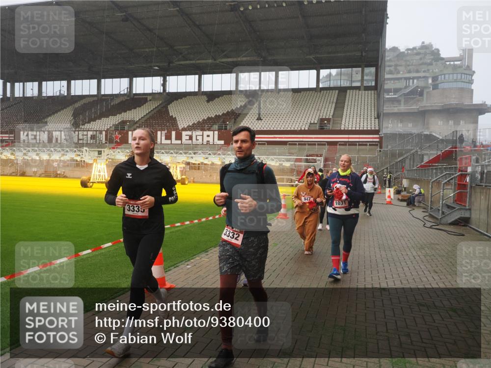 07.12.2025 - St. Pauli X-Mass-Run No. 15 Fabian Wolf http://msf.ph/oto/9380400 07.12.2025 10:08:50 Ziel 390, 707, 786, 789, 947, 1002, 1031, 1176, 2521, 3212, 3332, 3335, 3484, 3495, 3671, 3759, 3904, 3907, 4205, 4232, 4234, 4451 meine-sportfotos.de