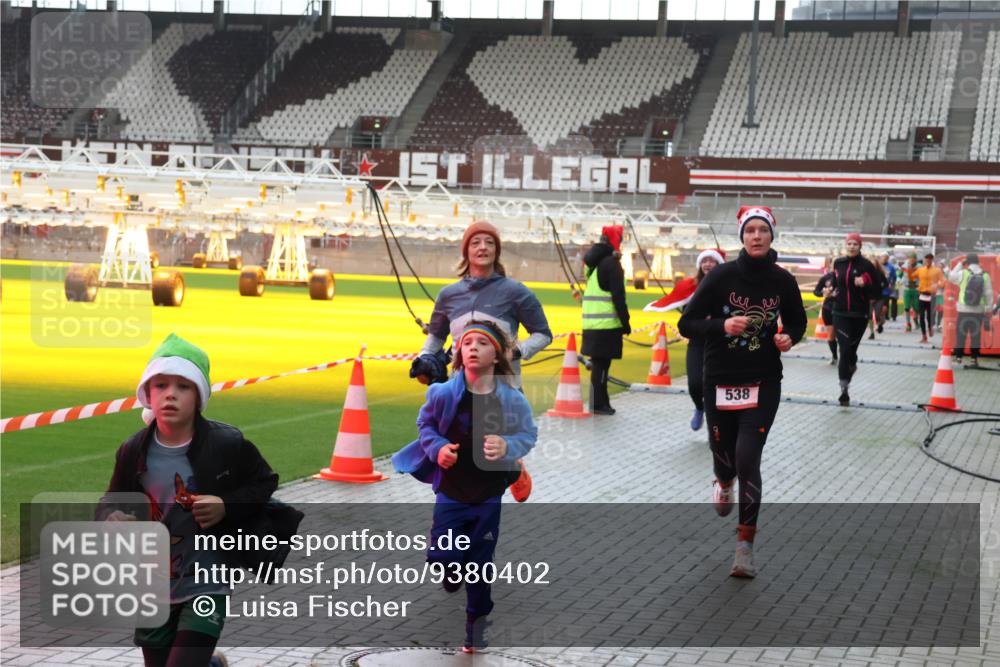 07.12.2025 - St. Pauli X-Mass-Run No. 15 Luisa Fischer http://msf.ph/oto/9380402 07.12.2025 10:40:31 Ziel 0, 538, 87, 108, 230, 538, 580, 731, 735, 827, 1604, 1748, 1749, 2169, 2588, 2754, 3161, 3164, 3796, 3797, 4207, 4211, 4874, 4878 meine-sportfotos.de