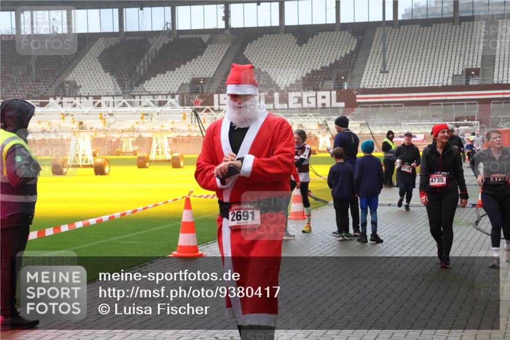 07.12.2025 - St. Pauli X-Mass-Run No. 15 Luisa Fischer http://msf.ph/oto/9380417 07.12.2025 10:08:45 Ziel 15, 2691, 2746, 4735, 4738, 2247, 2248, 2650, 2691, 2692, 2746, 3495, 3627, 3628, 3759, 4205, 4231, 4232, 4234, 4451, 4623, 4624, 4626, 4734, 4737, 4740 meine-sportfotos.de