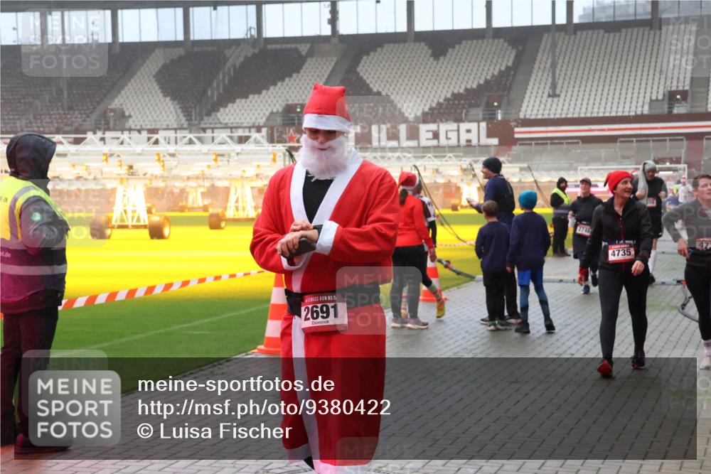07.12.2025 - St. Pauli X-Mass-Run No. 15 Luisa Fischer http://msf.ph/oto/9380422 07.12.2025 10:08:46 Ziel 15, 2691, 350, 2746, 4735, 47, 2247, 2248, 2650, 2691, 2692, 2746, 3495, 3627, 3628, 3759, 4205, 4231, 4232, 4234, 4451, 4623, 4624, 4626, 4734, 4737, 4740 meine-sportfotos.de