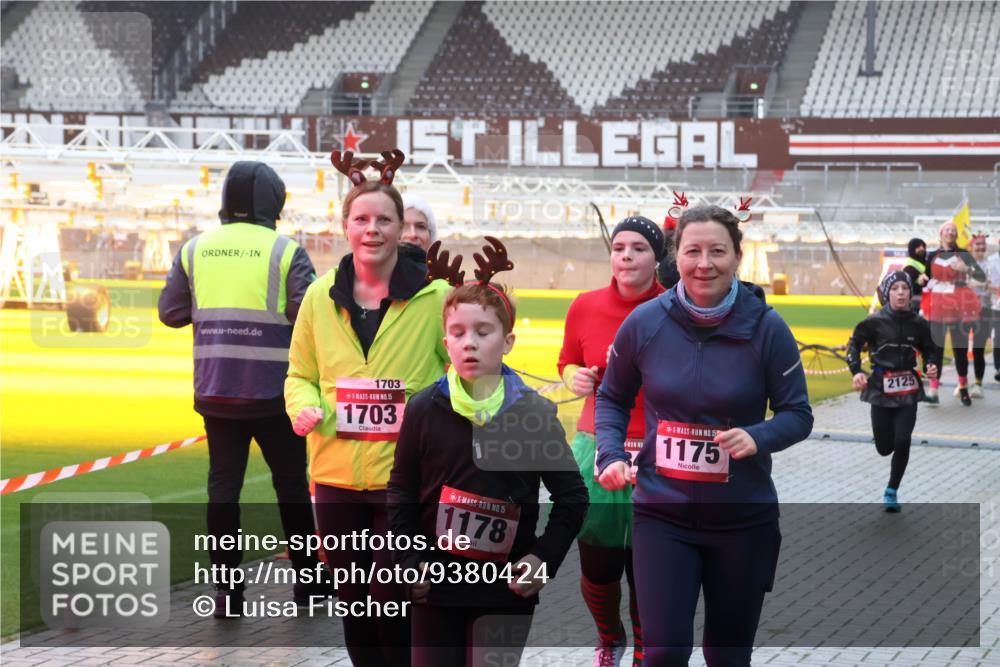 07.12.2025 - St. Pauli X-Mass-Run No. 15 Luisa Fischer http://msf.ph/oto/9380424 07.12.2025 11:13:36 Ziel 1703, 15, 1703, 15, 1178, 15, 1175, 2125, 17, 22, 47, 494, 585, 681, 683, 684, 919, 1022, 1175, 1178, 1338, 1341, 1420, 1422, 1645, 1646, 1647, 1664, 1703, 2125, 2773, 3167, 4794, 4795, 4796, 4802, 4804 meine-sportfotos.de