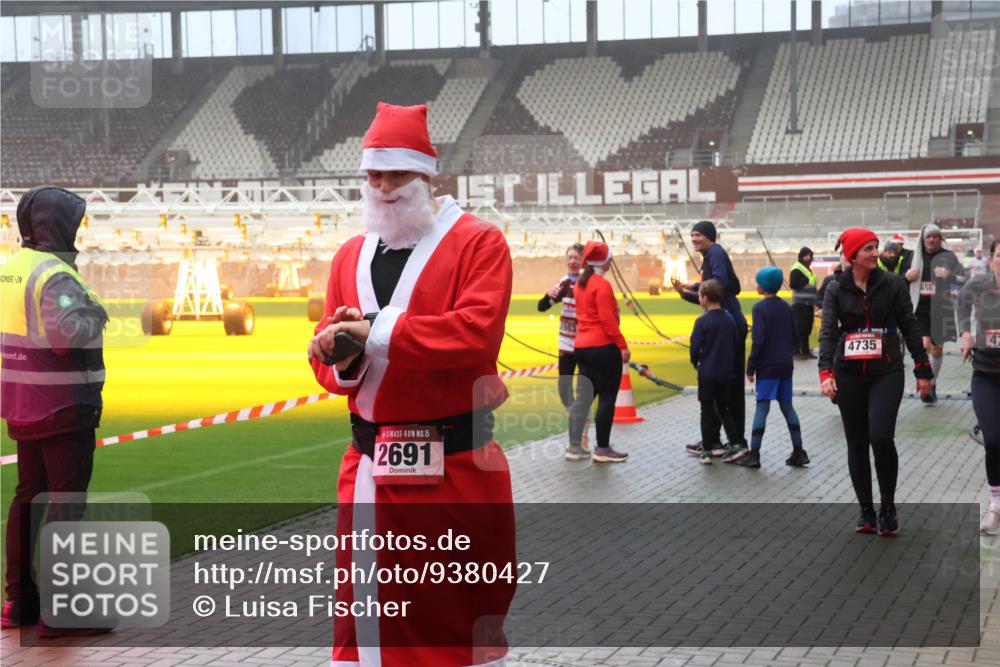 07.12.2025 - St. Pauli X-Mass-Run No. 15 Luisa Fischer http://msf.ph/oto/9380427 07.12.2025 10:08:46 Ziel 15, 2691, 2983, 4735, 650, 2247, 2248, 2650, 2691, 2692, 2746, 3495, 3627, 3628, 3759, 4205, 4231, 4232, 4234, 4451, 4623, 4624, 4626, 4734, 4737, 4740 meine-sportfotos.de