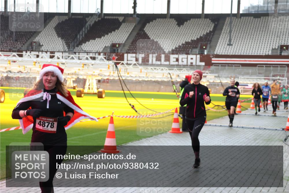 07.12.2025 - St. Pauli X-Mass-Run No. 15 Luisa Fischer http://msf.ph/oto/9380432 07.12.2025 10:40:34 Ziel 15, 4878, 87, 108, 230, 538, 580, 731, 735, 827, 1604, 1748, 1749, 2169, 2588, 2754, 3161, 3164, 3796, 3797, 4874, 4878 meine-sportfotos.de