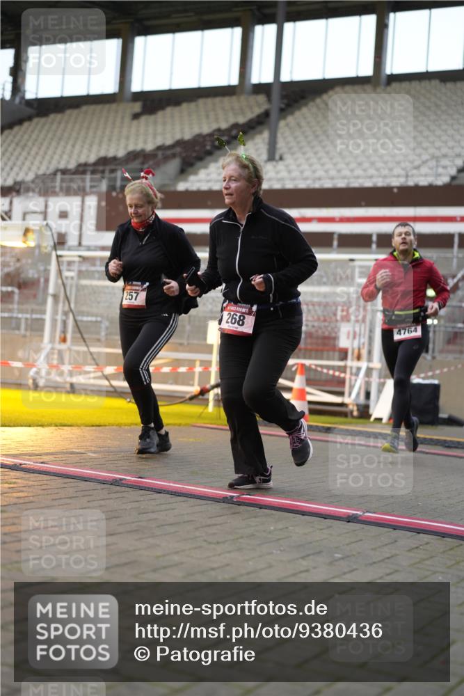 07.12.2025 - St. Pauli X-Mass-Run No. 15 Patografie http://msf.ph/oto/9380436 07.12.2025 10:17:11 Ziel 257, 268, 1762, 3229, 3522, 3874, 3987, 4114, 4764 meine-sportfotos.de