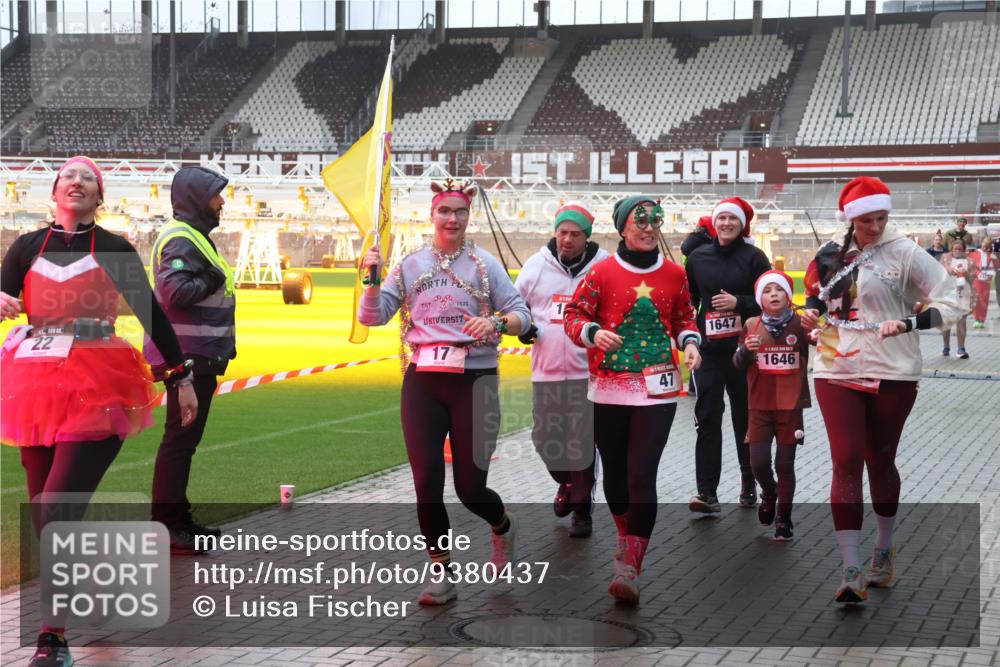 07.12.2025 - St. Pauli X-Mass-Run No. 15 Luisa Fischer http://msf.ph/oto/9380437 07.12.2025 11:13:47 Ziel 22, 1926, 17, 47, 1647, 1646, 17, 22, 47, 585, 681, 683, 684, 919, 1022, 1111, 1114, 1175, 1178, 1338, 1341, 1645, 1646, 1647, 1664, 1703, 2125, 2773 meine-sportfotos.de