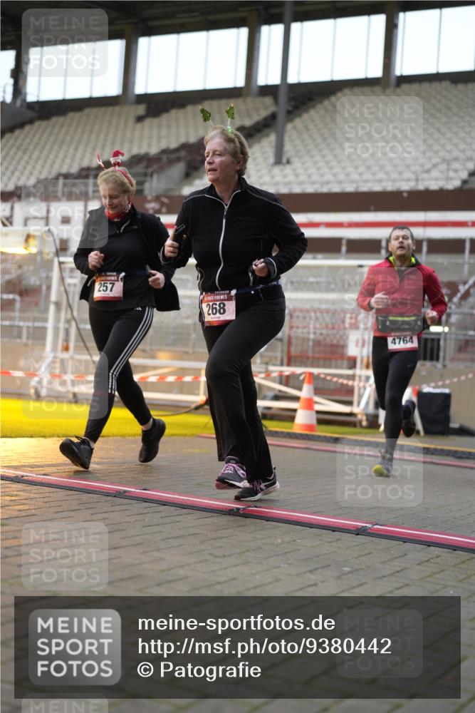 07.12.2025 - St. Pauli X-Mass-Run No. 15 Patografie http://msf.ph/oto/9380442 07.12.2025 10:17:11 Ziel 257, 268, 1762, 3229, 3522, 3874, 3987, 4114, 4764 meine-sportfotos.de