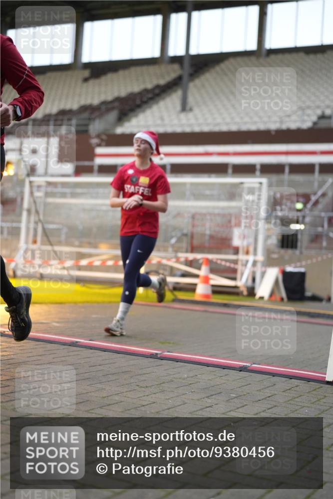07.12.2025 - St. Pauli X-Mass-Run No. 15 Patografie http://msf.ph/oto/9380456 07.12.2025 10:17:13 Ziel 257, 268, 3229, 3522, 3874, 3987, 4114, 4339, 4764 meine-sportfotos.de