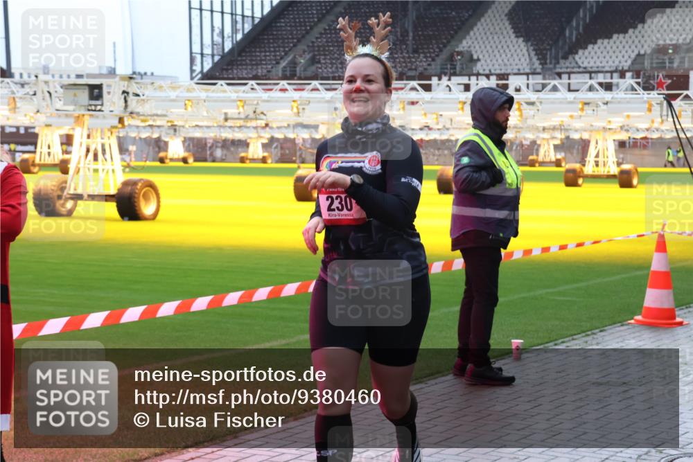 07.12.2025 - St. Pauli X-Mass-Run No. 15 Luisa Fischer http://msf.ph/oto/9380460 07.12.2025 10:40:41 Ziel 230, 87, 108, 230, 538, 580, 731, 735, 827, 1604, 1748, 1749, 2169, 2594, 2754, 2916, 3161, 3164, 3244, 3408, 3796, 3797, 4874, 4878 meine-sportfotos.de