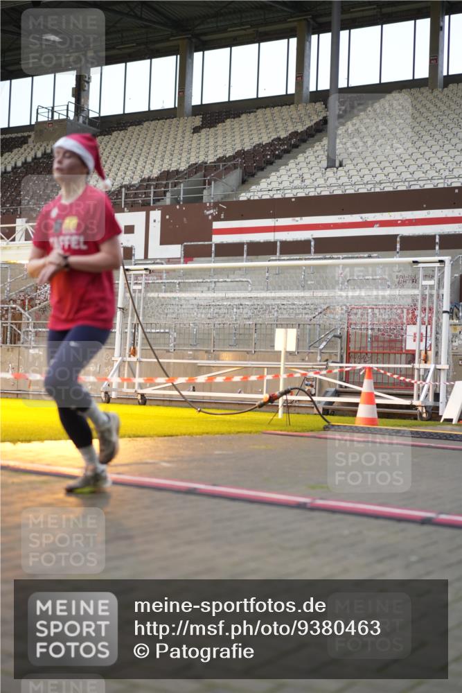 07.12.2025 - St. Pauli X-Mass-Run No. 15 Patografie http://msf.ph/oto/9380463 07.12.2025 10:17:13 Ziel 257, 268, 3229, 3522, 3874, 3987, 4114, 4339, 4764 meine-sportfotos.de