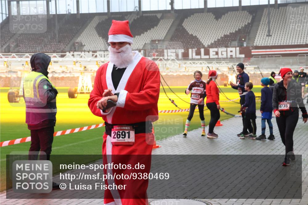 07.12.2025 - St. Pauli X-Mass-Run No. 15 Luisa Fischer http://msf.ph/oto/9380469 07.12.2025 10:08:46 Ziel 15, 2691, 2983, 4735, 2247, 2248, 2650, 2691, 2692, 2746, 3495, 3627, 3628, 3759, 4205, 4231, 4232, 4234, 4451, 4623, 4624, 4626, 4734, 4737, 4740 meine-sportfotos.de