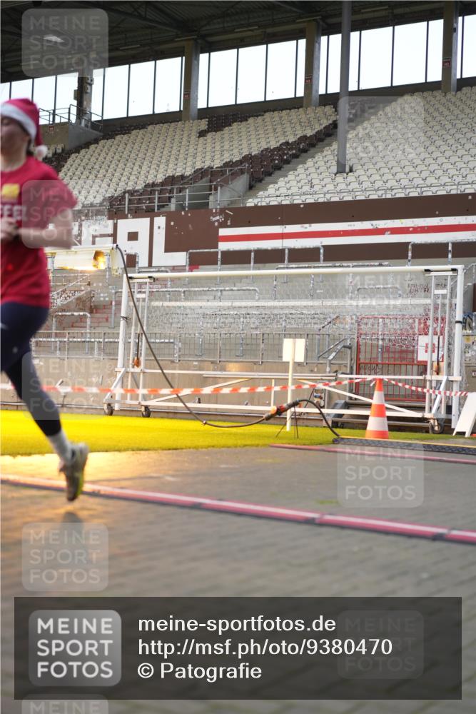 07.12.2025 - St. Pauli X-Mass-Run No. 15 Patografie http://msf.ph/oto/9380470 07.12.2025 10:17:14 Ziel 257, 268, 3229, 3522, 3874, 3987, 4114, 4339, 4764 meine-sportfotos.de