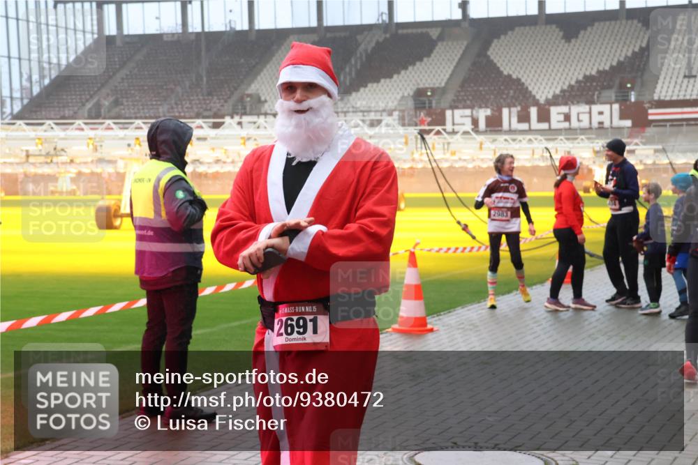 07.12.2025 - St. Pauli X-Mass-Run No. 15 Luisa Fischer http://msf.ph/oto/9380472 07.12.2025 10:08:47 Ziel 15, 2691, 2983, 2247, 2248, 2650, 2691, 2692, 2746, 3495, 3627, 3628, 3759, 4205, 4231, 4232, 4234, 4451, 4623, 4624, 4626, 4734, 4737, 4740 meine-sportfotos.de