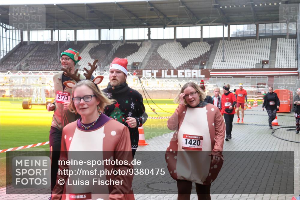 07.12.2025 - St. Pauli X-Mass-Run No. 15 Luisa Fischer http://msf.ph/oto/9380475 07.12.2025 11:14:06 Ziel 2773, 15, 15, 1420, 1111, 1334, 4794, 274, 375, 425, 475, 585, 708, 1111, 1114, 1338, 1341, 1645, 1646, 1647, 1664, 2125, 2773 meine-sportfotos.de