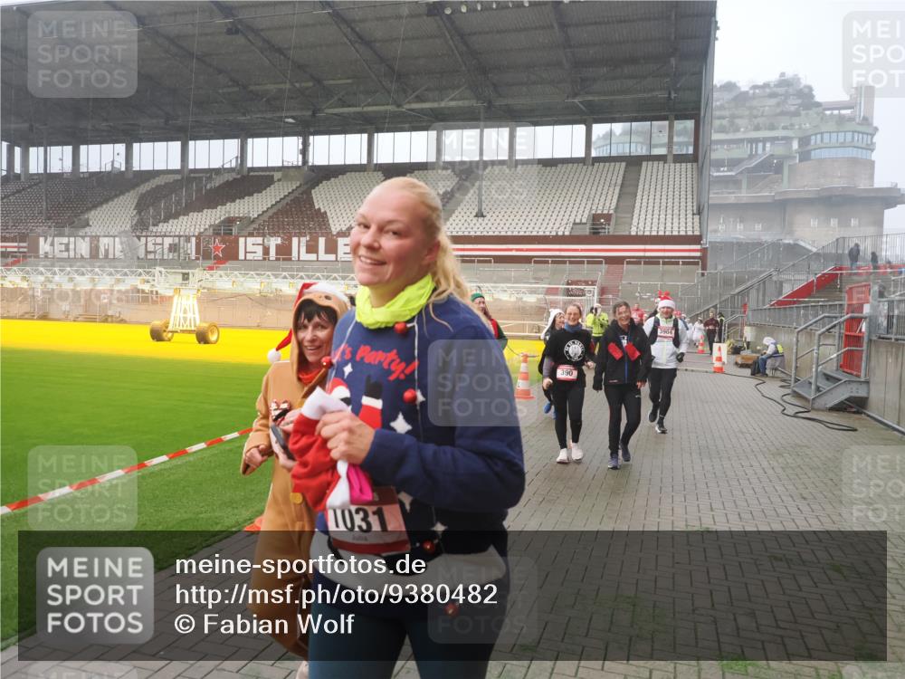 07.12.2025 - St. Pauli X-Mass-Run No. 15 Fabian Wolf http://msf.ph/oto/9380482 07.12.2025 10:08:53 Ziel 19, 390, 707, 786, 789, 947, 1002, 1031, 1176, 1570, 2126, 2521, 3212, 3300, 3332, 3335, 3484, 3671, 3891, 3904, 3907, 4232, 4234, 4451 meine-sportfotos.de