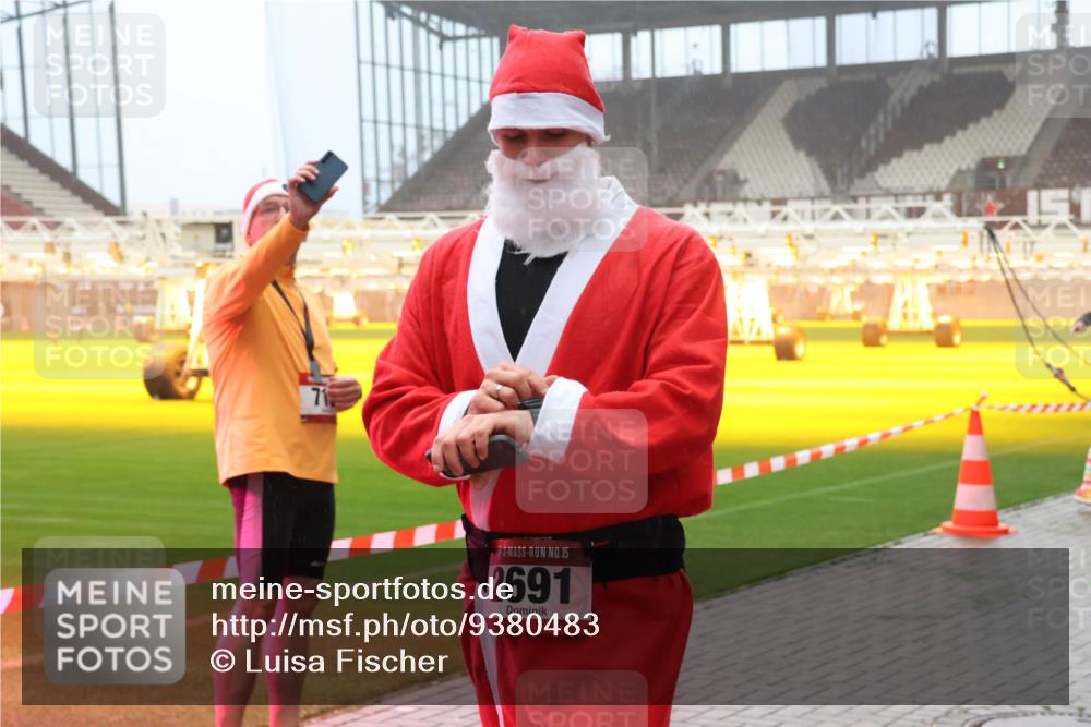 07.12.2025 - St. Pauli X-Mass-Run No. 15 Luisa Fischer http://msf.ph/oto/9380483 07.12.2025 10:08:48 Ziel 15, 2691, 2247, 2248, 2650, 2691, 2692, 2746, 3495, 3627, 3628, 3759, 4205, 4231, 4232, 4234, 4451, 4623, 4624, 4626, 4734, 4737, 4740 meine-sportfotos.de