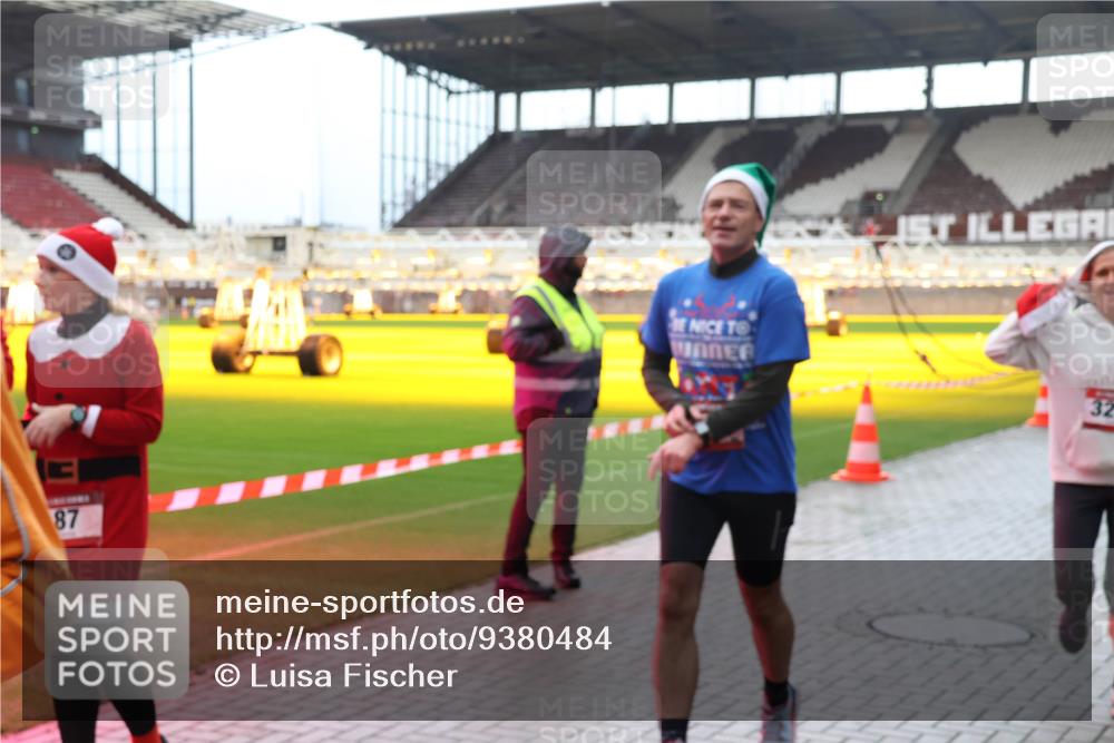 07.12.2025 - St. Pauli X-Mass-Run No. 15 Luisa Fischer http://msf.ph/oto/9380484 07.12.2025 10:40:46 Ziel 87, 32, 87, 108, 230, 284, 406, 538, 580, 731, 735, 827, 1457, 1604, 1748, 1749, 2169, 2594, 2754, 2916, 3161, 3164, 3244, 3407, 3408, 3796, 3797, 4041, 4304, 4874, 4878 meine-sportfotos.de
