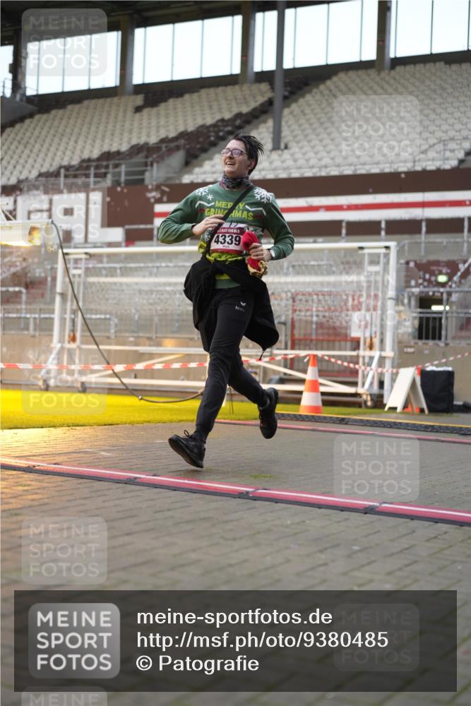 07.12.2025 - St. Pauli X-Mass-Run No. 15 Patografie http://msf.ph/oto/9380485 07.12.2025 10:17:16 Ziel 257, 268, 2688, 3229, 3522, 3874, 4114, 4339, 4764 meine-sportfotos.de