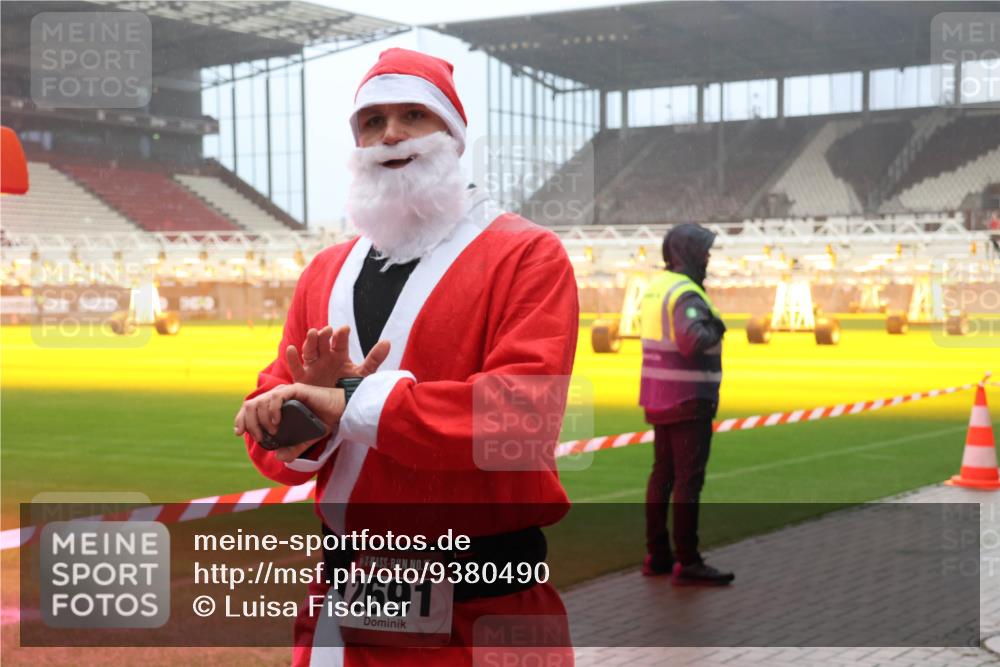 07.12.2025 - St. Pauli X-Mass-Run No. 15 Luisa Fischer http://msf.ph/oto/9380490 07.12.2025 10:08:48 Ziel 15, 2691, 2247, 2248, 2650, 2691, 2692, 2746, 3495, 3627, 3628, 3759, 4205, 4231, 4232, 4234, 4451, 4623, 4624, 4626, 4734, 4737, 4740 meine-sportfotos.de