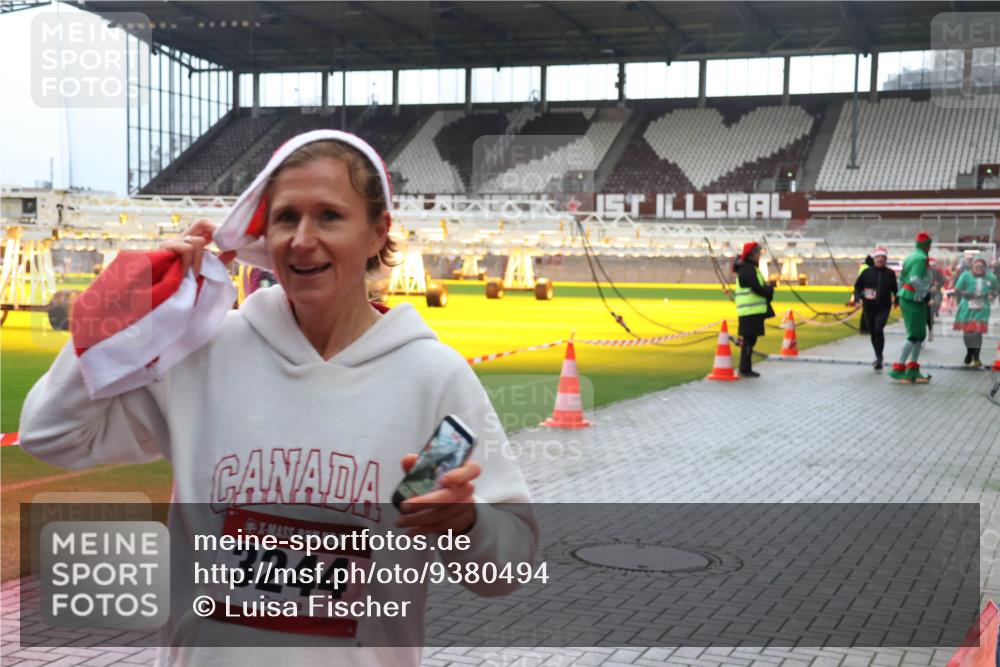 07.12.2025 - St. Pauli X-Mass-Run No. 15 Luisa Fischer http://msf.ph/oto/9380494 07.12.2025 10:40:47 Ziel 15, 3244, 87, 108, 230, 284, 406, 538, 580, 731, 735, 827, 1457, 1604, 1748, 1749, 2169, 2594, 2754, 2916, 3161, 3164, 3244, 3407, 3408, 3796, 3797, 4041, 4304, 4874, 4878 meine-sportfotos.de