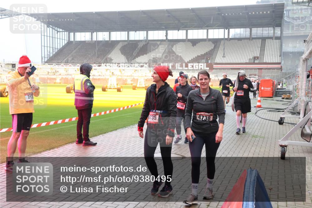 07.12.2025 - St. Pauli X-Mass-Run No. 15 Luisa Fischer http://msf.ph/oto/9380495 07.12.2025 10:08:51 Ziel 713, 4735, 2746, 4738, 4451, 2650, 707, 1031, 2247, 2248, 2650, 2691, 2692, 2746, 3212, 3495, 3627, 3628, 3671, 3759, 4205, 4231, 4232, 4234, 4451, 4623, 4624, 4626, 4734, 4737, 4740 meine-sportfotos.de