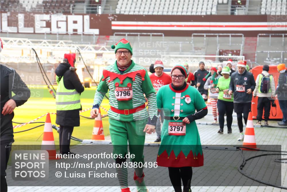 07.12.2025 - St. Pauli X-Mass-Run No. 15 Luisa Fischer http://msf.ph/oto/9380496 07.12.2025 10:40:53 Ziel 15, 3796, 5, 5, 5, 15, 3797, 430, 731, 11, 1, 735, 230, 284, 406, 538, 580, 731, 735, 1457, 2169, 2555, 2559, 2594, 2916, 3161, 3164, 3244, 3407, 3408, 3796, 3797, 4041, 4304, 4874, 4878 meine-sportfotos.de