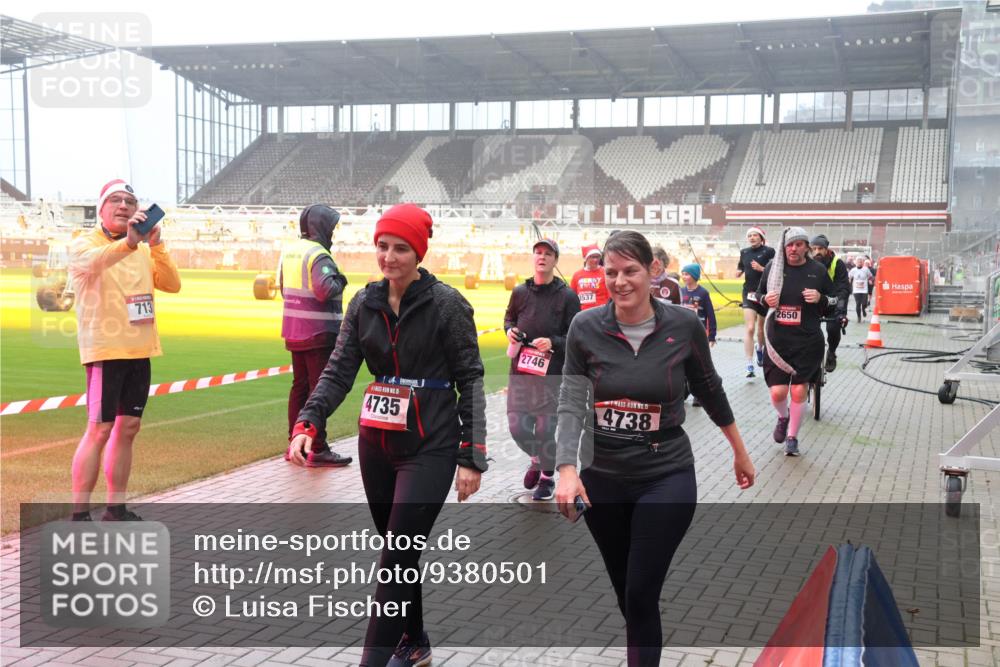 07.12.2025 - St. Pauli X-Mass-Run No. 15 Luisa Fischer http://msf.ph/oto/9380501 07.12.2025 10:08:51 Ziel 713, 4735, 3537, 2746, 15, 4738, 2650, 707, 1031, 2247, 2248, 2650, 2691, 2692, 2746, 3212, 3495, 3627, 3628, 3671, 3759, 4205, 4231, 4232, 4234, 4451, 4623, 4624, 4626, 4734, 4737, 4740 meine-sportfotos.de