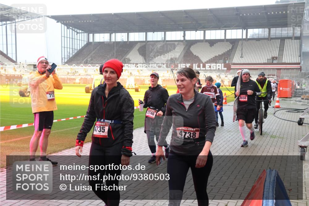 07.12.2025 - St. Pauli X-Mass-Run No. 15 Luisa Fischer http://msf.ph/oto/9380503 07.12.2025 10:08:52 Ziel 713, 15, 4735, 2746, 75, 4738, 2650, 707, 947, 1002, 1031, 2247, 2248, 2650, 2691, 2692, 2746, 3212, 3332, 3335, 3495, 3627, 3628, 3671, 3759, 4205, 4231, 4232, 4234, 4451, 4623, 4624, 4626, 4734, 4737, 4740 meine-sportfotos.de