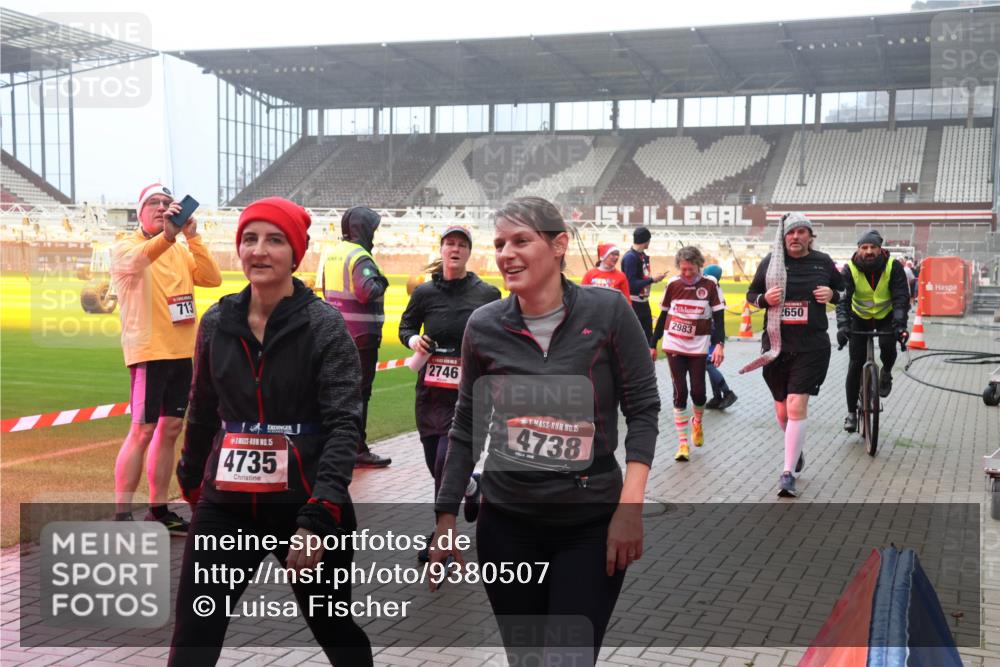 07.12.2025 - St. Pauli X-Mass-Run No. 15 Luisa Fischer http://msf.ph/oto/9380507 07.12.2025 10:08:52 Ziel 713, 15, 4735, 2746, 15, 4738, 2983, 2650, 707, 947, 1002, 1031, 2247, 2248, 2650, 2691, 2692, 2746, 3212, 3332, 3335, 3495, 3627, 3628, 3671, 3759, 4205, 4231, 4232, 4234, 4451, 4623, 4624, 4626, 4734, 4737, 4740 meine-sportfotos.de