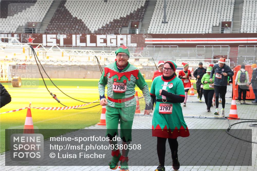 07.12.2025 - St. Pauli X-Mass-Run No. 15 Luisa Fischer http://msf.ph/oto/9380508 07.12.2025 10:40:54 Ziel 5, 3796, 15, 3797, 1457, 735, 230, 284, 406, 538, 580, 731, 735, 1457, 2169, 2555, 2559, 2594, 2916, 3161, 3164, 3244, 3407, 3408, 3796, 3797, 4041, 4304, 4856, 4874, 4878 meine-sportfotos.de