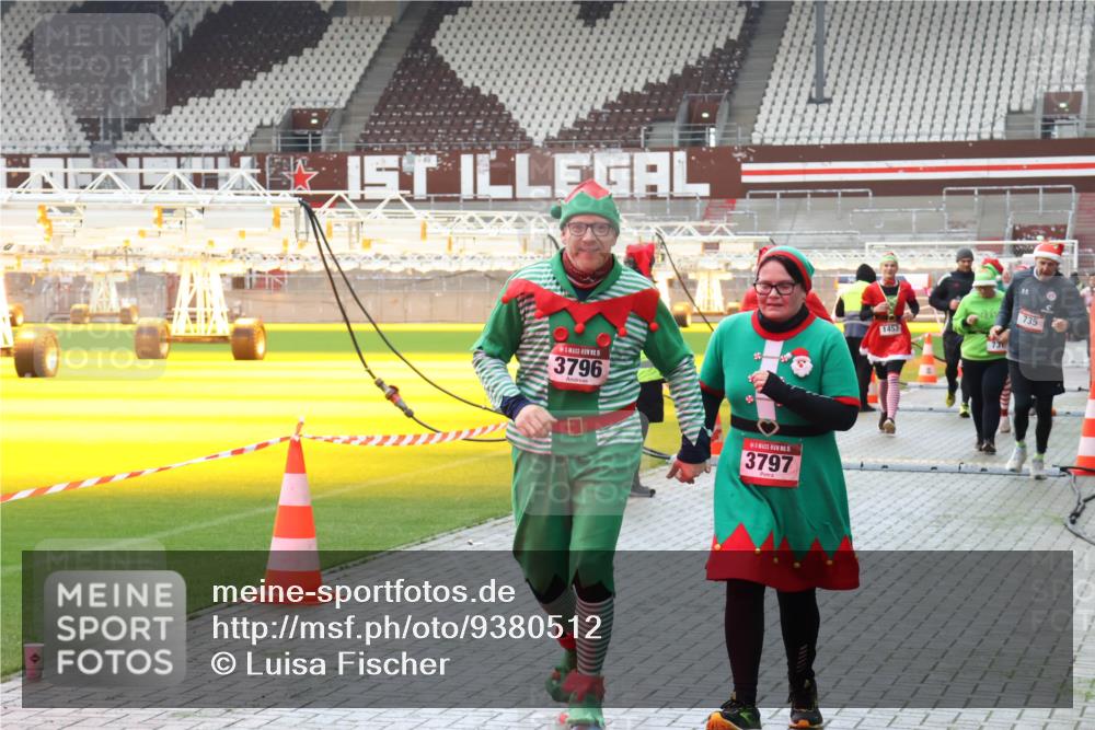 07.12.2025 - St. Pauli X-Mass-Run No. 15 Luisa Fischer http://msf.ph/oto/9380512 07.12.2025 10:40:55 Ziel 3796, 15, 3797, 1457, 735, 230, 284, 406, 538, 580, 731, 735, 1457, 2169, 2555, 2559, 2594, 2916, 3161, 3164, 3244, 3407, 3408, 3796, 3797, 4041, 4304, 4856, 4874, 4878 meine-sportfotos.de