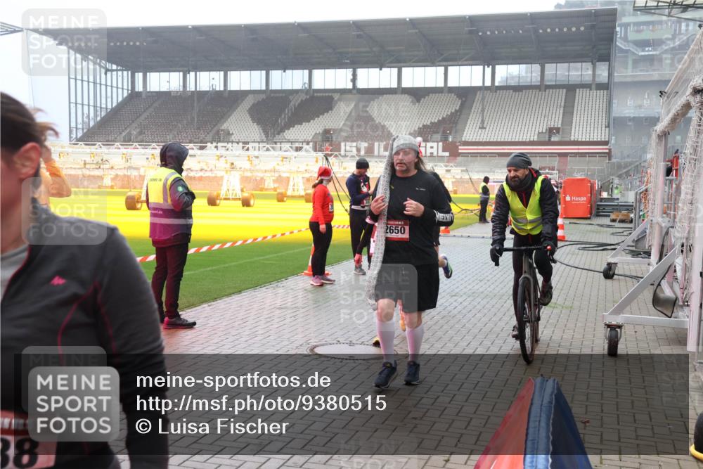07.12.2025 - St. Pauli X-Mass-Run No. 15 Luisa Fischer http://msf.ph/oto/9380515 07.12.2025 10:08:53 Ziel 38, 2650, 707, 789, 947, 1002, 1031, 2247, 2248, 2650, 2691, 2692, 2746, 3212, 3332, 3335, 3495, 3627, 3628, 3671, 3759, 4205, 4232, 4234, 4451, 4623, 4624, 4626, 4734, 4737, 4740 meine-sportfotos.de