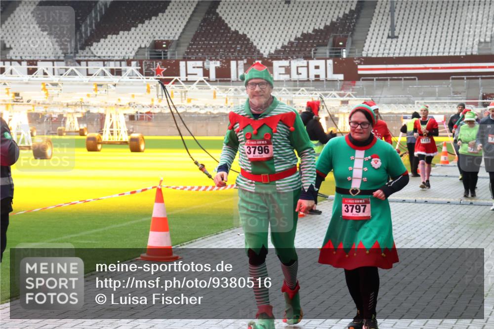 07.12.2025 - St. Pauli X-Mass-Run No. 15 Luisa Fischer http://msf.ph/oto/9380516 07.12.2025 10:40:55 Ziel 15, 3796, 55, 45, 55, 3797, 7, 1457, 230, 284, 406, 538, 580, 731, 735, 1457, 2169, 2555, 2559, 2594, 2916, 3161, 3164, 3244, 3407, 3408, 3796, 3797, 4041, 4304, 4856, 4874, 4878 meine-sportfotos.de