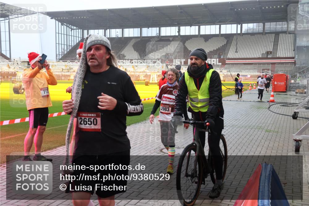 07.12.2025 - St. Pauli X-Mass-Run No. 15 Luisa Fischer http://msf.ph/oto/9380529 07.12.2025 10:08:55 Ziel 713, 2650, 930, 2983, 390, 707, 789, 947, 1002, 1031, 2247, 2248, 2521, 2650, 2691, 2692, 2746, 3212, 3332, 3335, 3495, 3627, 3628, 3671, 3759, 4205, 4232, 4234, 4451, 4623, 4624, 4626, 4734, 4737, 4740 meine-sportfotos.de