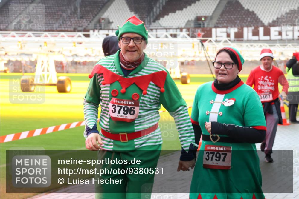 07.12.2025 - St. Pauli X-Mass-Run No. 15 Luisa Fischer http://msf.ph/oto/9380531 07.12.2025 10:40:57 Ziel 15, 3796, 15, 3797, 3407, 230, 284, 406, 538, 580, 731, 735, 1457, 2169, 2555, 2559, 2594, 2916, 3161, 3164, 3244, 3407, 3408, 3796, 3797, 4041, 4304, 4856, 4874, 4878 meine-sportfotos.de