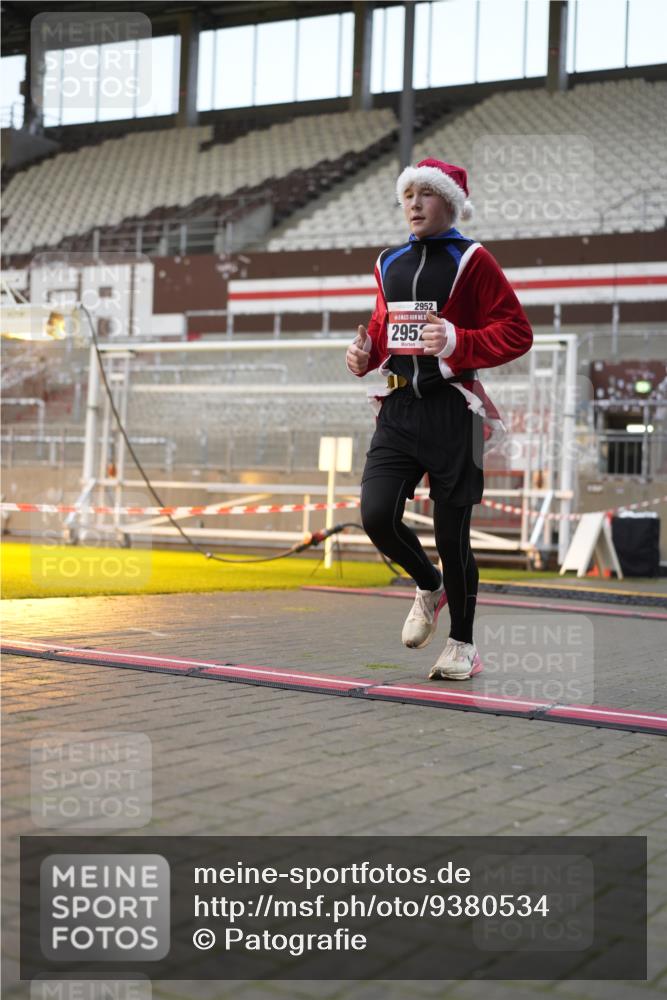 07.12.2025 - St. Pauli X-Mass-Run No. 15 Patografie http://msf.ph/oto/9380534 07.12.2025 10:17:27 Ziel 1161, 1162, 2688, 2725, 2952, 4114, 4127, 4339, 4764 meine-sportfotos.de