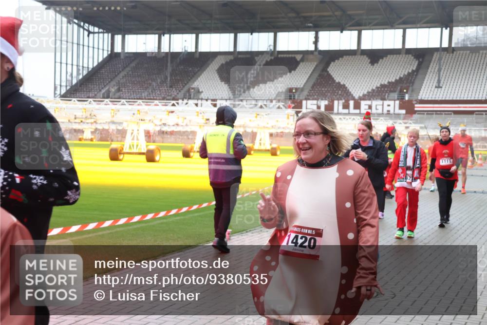07.12.2025 - St. Pauli X-Mass-Run No. 15 Luisa Fischer http://msf.ph/oto/9380535 07.12.2025 11:14:07 Ziel 15, 1420, 1111, 274, 375, 425, 475, 585, 708, 1111, 1114, 1338, 1341, 1647, 1664, 2125, 2773 meine-sportfotos.de