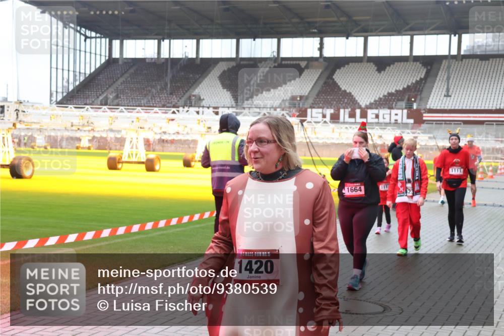 07.12.2025 - St. Pauli X-Mass-Run No. 15 Luisa Fischer http://msf.ph/oto/9380539 07.12.2025 11:14:08 Ziel 15, 1420, 1664, 111, 1111, 274, 375, 425, 475, 585, 708, 1111, 1114, 1338, 1341, 1664, 2125, 2773 meine-sportfotos.de