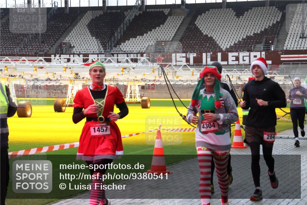 07.12.2025 - St. Pauli X-Mass-Run No. 15 Luisa Fischer http://msf.ph/oto/9380541 07.12.2025 10:41:03 Ziel 1457, 4304, 284, 2559, 230, 284, 288, 406, 538, 580, 731, 735, 1457, 2169, 2555, 2559, 2594, 2916, 3161, 3164, 3244, 3264, 3265, 3407, 3408, 3796, 3797, 4041, 4304, 4856, 4871, 4874, 4878 meine-sportfotos.de