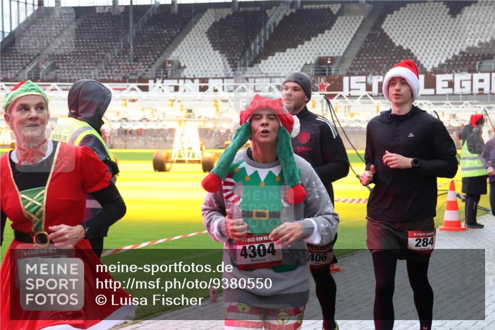 07.12.2025 - St. Pauli X-Mass-Run No. 15 Luisa Fischer http://msf.ph/oto/9380550 07.12.2025 10:41:04 Ziel 15, 1457, 1, 4304, 406, 284, 230, 284, 288, 406, 538, 580, 731, 735, 1457, 2169, 2555, 2559, 2594, 2916, 3161, 3164, 3244, 3264, 3265, 3407, 3408, 3796, 3797, 4041, 4304, 4856, 4871, 4874, 4878 meine-sportfotos.de
