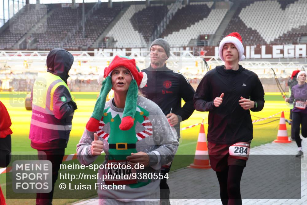 07.12.2025 - St. Pauli X-Mass-Run No. 15 Luisa Fischer http://msf.ph/oto/9380554 07.12.2025 10:41:05 Ziel 15, 4304, 284, 2559, 230, 284, 288, 406, 538, 731, 735, 1457, 2169, 2555, 2559, 2594, 2916, 3161, 3164, 3244, 3264, 3265, 3407, 3408, 3797, 4041, 4304, 4856, 4871, 4874, 4878 meine-sportfotos.de