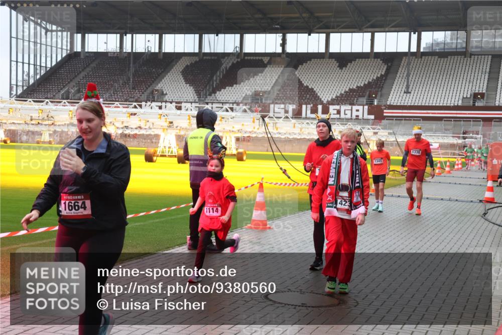 07.12.2025 - St. Pauli X-Mass-Run No. 15 Luisa Fischer http://msf.ph/oto/9380560 07.12.2025 11:14:10 Ziel 15, 1664, 1114, 423, 1341, 1338, 274, 375, 425, 475, 585, 708, 1111, 1114, 1338, 1341, 1664, 2125, 2773 meine-sportfotos.de