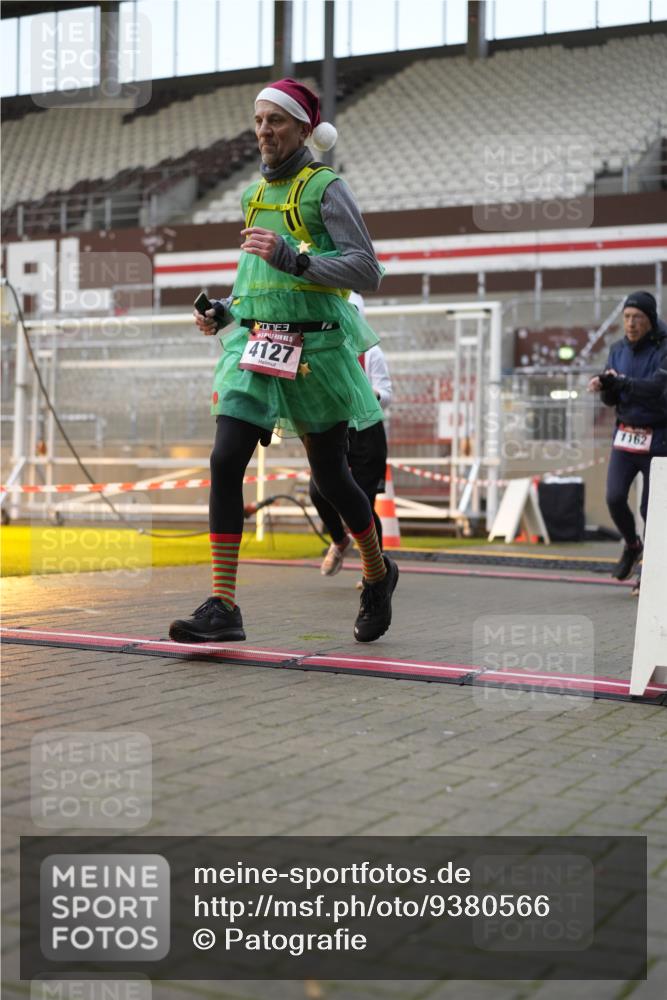 07.12.2025 - St. Pauli X-Mass-Run No. 15 Patografie http://msf.ph/oto/9380566 07.12.2025 10:17:29 Ziel 1161, 1162, 2688, 2725, 2952, 4114, 4127, 4339 meine-sportfotos.de