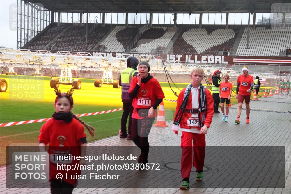 07.12.2025 - St. Pauli X-Mass-Run No. 15 Luisa Fischer http://msf.ph/oto/9380572 07.12.2025 11:14:12 Ziel 5, 1114, 1111, 1423, 1341, 1338, 274, 375, 425, 475, 585, 708, 1111, 1114, 1338, 1341, 1664, 2125, 2773 meine-sportfotos.de