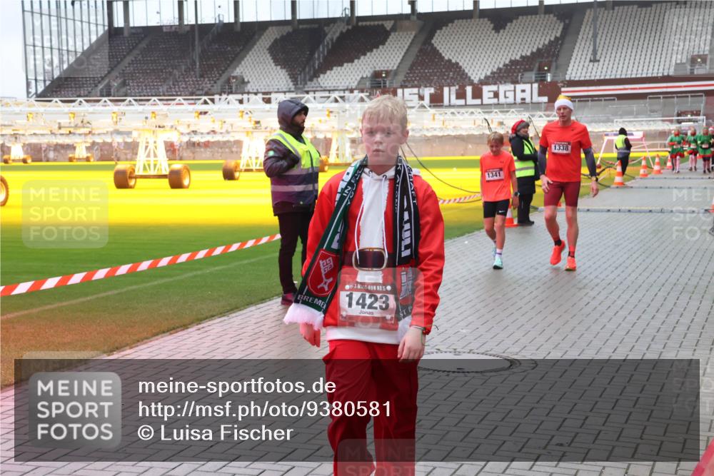 07.12.2025 - St. Pauli X-Mass-Run No. 15 Luisa Fischer http://msf.ph/oto/9380581 07.12.2025 11:14:14 Ziel 5, 1423, 1341, 1338, 274, 375, 425, 475, 585, 708, 1111, 1114, 1338, 1341, 1664, 2125, 2773 meine-sportfotos.de