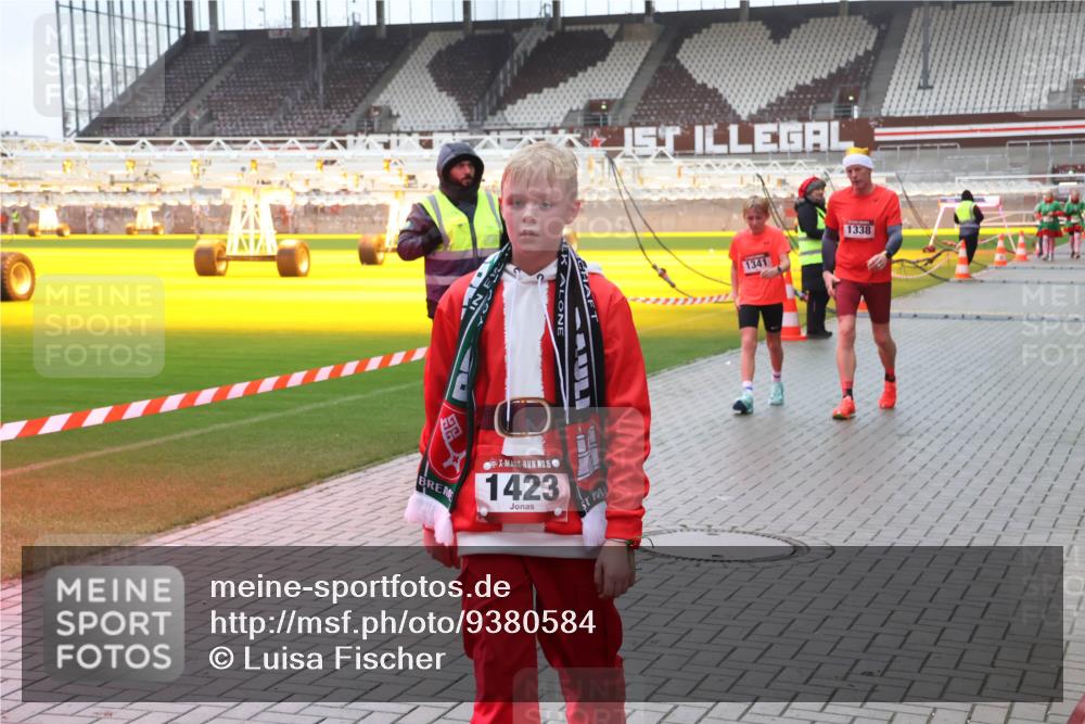 07.12.2025 - St. Pauli X-Mass-Run No. 15 Luisa Fischer http://msf.ph/oto/9380584 07.12.2025 11:14:14 Ziel 15, 1423, 1, 1341, 1338, 274, 375, 425, 475, 585, 708, 1111, 1114, 1338, 1341, 1664, 2125, 2773 meine-sportfotos.de