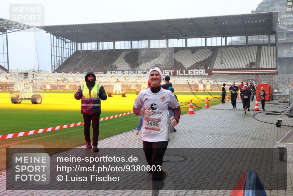 07.12.2025 - St. Pauli X-Mass-Run No. 15 Luisa Fischer http://msf.ph/oto/9380603 07.12.2025 10:09:01 Ziel 15, 3495, 3759, 390, 707, 786, 789, 947, 1002, 1031, 1176, 2247, 2248, 2521, 2650, 2691, 2692, 2746, 3212, 3332, 3335, 3484, 3495, 3671, 3759, 3904, 3907, 4205, 4232, 4234, 4451 meine-sportfotos.de