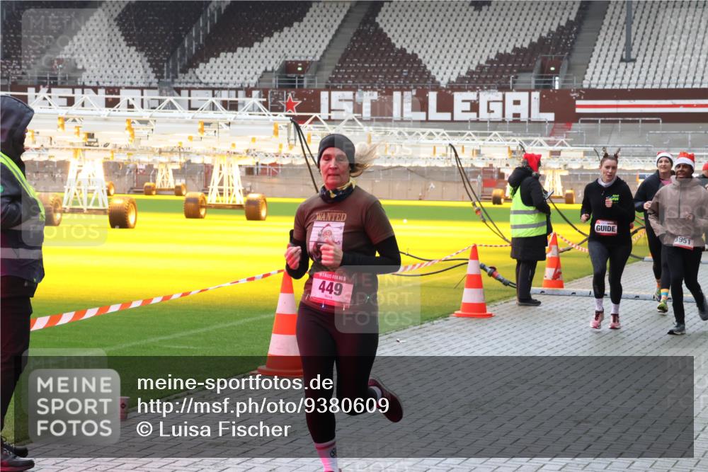 07.12.2025 - St. Pauli X-Mass-Run No. 15 Luisa Fischer http://msf.ph/oto/9380609 07.12.2025 10:41:28 Ziel 15, 449, 3951, 284, 288, 406, 449, 545, 575, 952, 1153, 1457, 2330, 2331, 2555, 2559, 3047, 3264, 3265, 3407, 3951, 4041, 4304, 4617, 4773, 4856, 4871 meine-sportfotos.de