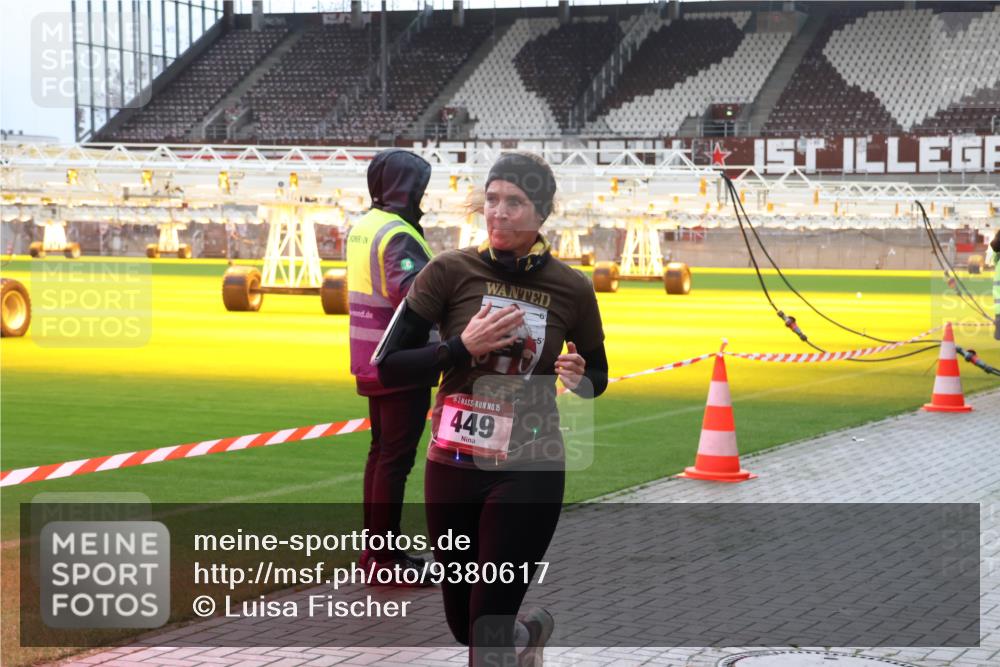 07.12.2025 - St. Pauli X-Mass-Run No. 15 Luisa Fischer http://msf.ph/oto/9380617 07.12.2025 10:41:29 Ziel 15, 449, 284, 288, 406, 449, 545, 575, 952, 1153, 1457, 2330, 2331, 2555, 2559, 3047, 3264, 3265, 3407, 3951, 4041, 4304, 4617, 4773, 4856, 4871 meine-sportfotos.de